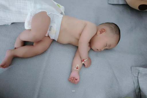 单县宝宝胳膊上起红疙瘩